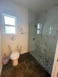 Brand New Lake View House - Self Check-In