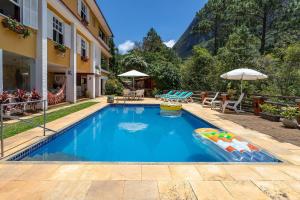 Vista incrível: piscina, sauna e serviço incluído