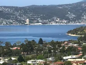 House with Magnificent Panoramic Harbor Views Howrah - Howrah