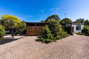 Inverloch s Lime Green Door - Linen, Wifi, Pet Friendly