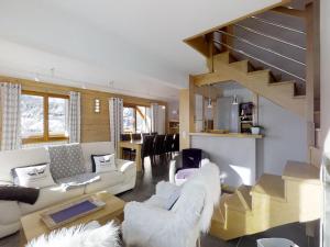 Duplex cosy près des pistes avec jardin et terrain de jeux, 4 chambres, balcon, pets non admis - FR-1-467-57