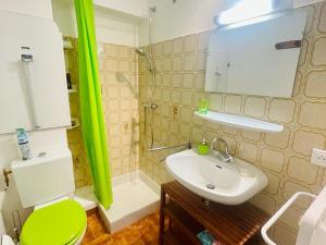 Appartements Studio cosy 4 pers. proche centre, balcon, parking prive, 700m pistes ski, navette gratuite - FR-1-467-118 : photos des chambres