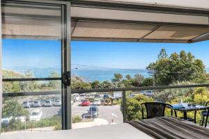 11 James Cook Apartments - w. pool & beach access