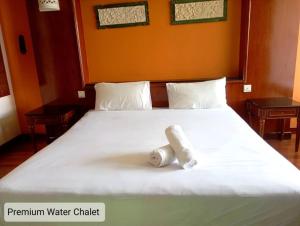 Alpine LXPD Premium Water Chalet
