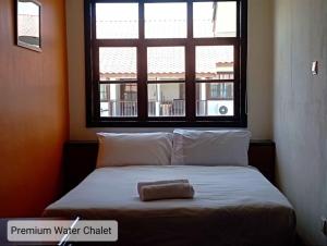 Alpine LXPD Premium Water Chalet