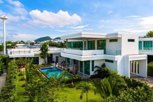 Luxury Modern 6 Bed Private Pool Villa LLW