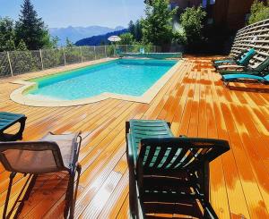 LES PETITS ETERLOUS Appartement T3 36m2 à Puy St Vincent 1800 Alpes du sud 6 personnes parking privé couvert