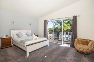 The Cabin - Waterfront with Fireplace - 5 mins to the Bay