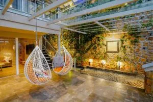 Nature's Womb Your Private Villa. - Saputara