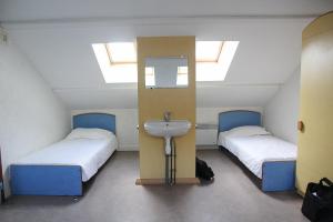 Auberges de jeunesse Auberge de Jeunesse HI Genets : Chambre Quadruple Économique