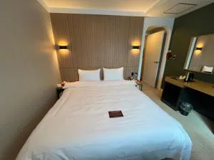 Geoje Highend Hotel - Sŏmun-ni