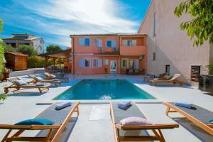 Villa Natalia with private pool near the sea