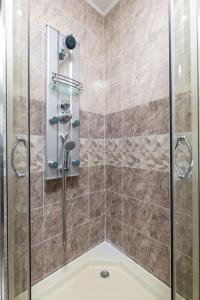 Comfy Apartment with Private Parking