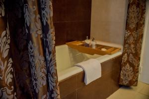 Los Juncos Patagonian Lake House