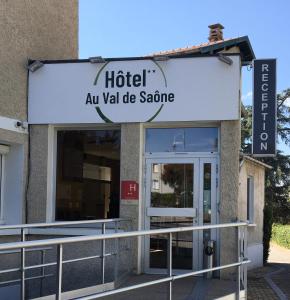 Hotels Hotel Val De Saone Lyon Caluire Rillieux : photos des chambres