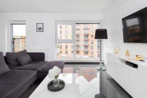 Lux 3 Bedroom Apartment with Parking on Granary Island by Renters Prestige