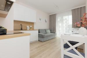 Cozy Apartment Łopuszańska by Noclegi Renters