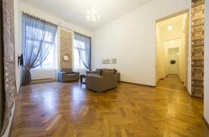 Apartment On Tabidze 35