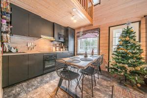 Niesta Cabin by Aavalevi