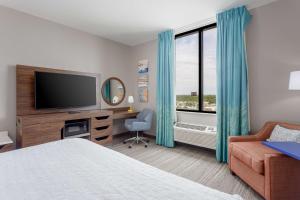 King Room room in Hampton Inn & Suites - Orange Beach