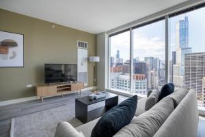 Streeterville 1br w party room nr navy pier CHI-1002