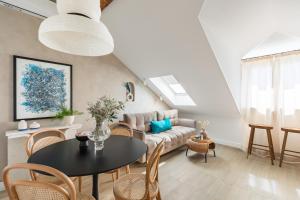 Old town experience, sea view, center&beach, 2BTHR