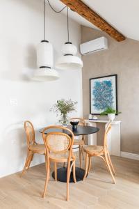 Old town experience, sea view, center&beach, 2BTHR