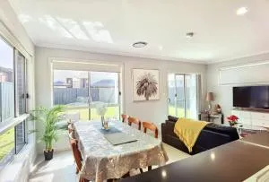 Delightful 2-level home in Bardia - Leumeah