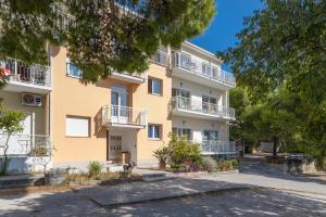 Apartments by the sea Duce, Omis - 946