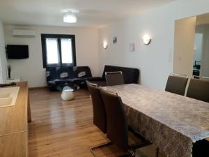 Villas Maison individuelle plain pied avec Spa en option : photos des chambres