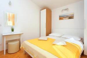 Apartments by the sea Duce, Omis - 946