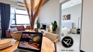 Sea&Pool View Stunning Homestay, Wifi, Netflix near Malls, Jetty, Convenient Stores