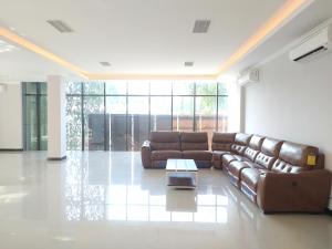Urbanview Wisma Wirasatya Akpol Semarang by RedDoorz