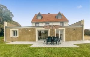 Maisons de vacances Cozy Home In Carly With Kitchen : photos des chambres