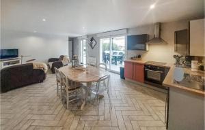 Cozy Home In Carly With Kitchen