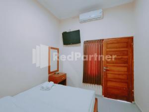 Calida Hotel Mitra RedDoorz near Alun Alun Wonosari