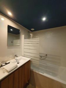 Hotels Hotel Les Prateaux : photos des chambres