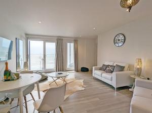 West Lodge, Bognor Regis