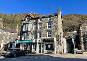 Luxury 4 Bedroom Seaside Apartment - Glan Y Werydd House