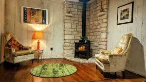 Cozy Cottage - Hutto