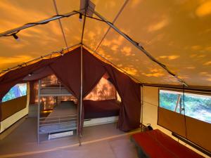 Tentes de luxe Camping la Kahute - Tente lodge au coeur de la foret : photos des chambres