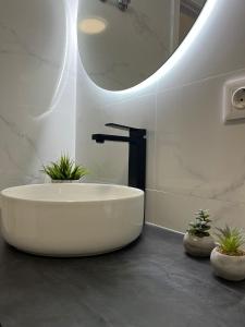 Casa Rodasa - 2 bedrooms, roof terrace, Airco, Front-terrace, Back-Patio, communal pool, etc