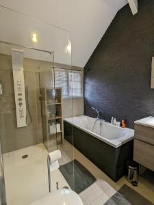 Maisons de vacances Gite Le Cottage avec Terrasse et Piscine : photos des chambres