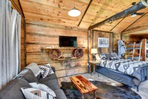 Quaint Abbeville Cabin Studio with Gas Grill!