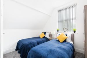 Sapphire Suite Moseley Mews by StayStaycations