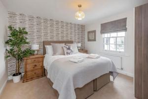 Fantastic 3-bed house with parking - 4-star hotels in Bath
