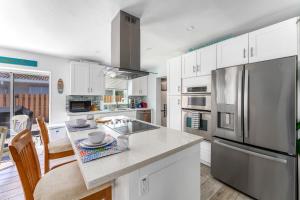 Screened Heated Pool Walk to Beach Sleeps 8