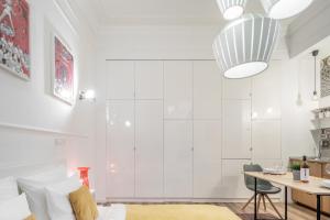 Extra Central Modern Studio