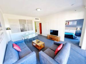Prime Location 2BD Serviced Apt at Surfers Paradise