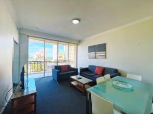 Prime Location 2BD Serviced Apt at Surfers Paradise